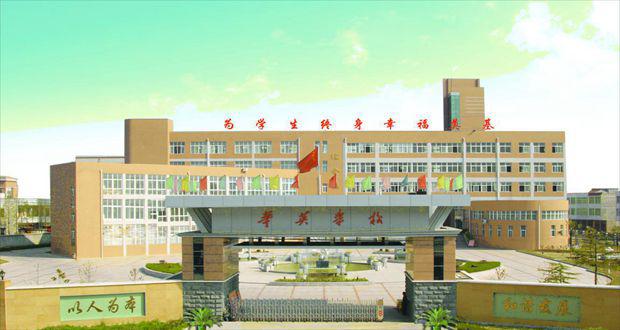 麻城市华英学校